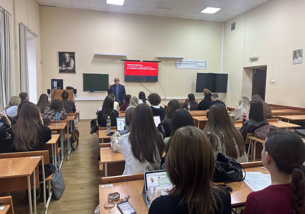 Политтехнолог Сергей Смирнов прочитал лекцию для студентов ИФЖиМКК